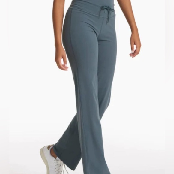Vuori Daily Wideleg NWT - Picture 2 of 6
